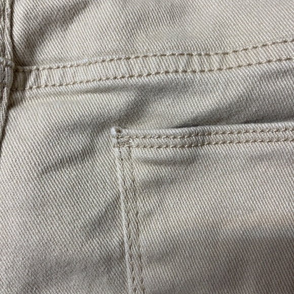 No Boundaries Khaki Denim Cut Off Shorts ๐ - Picture 11 of 15